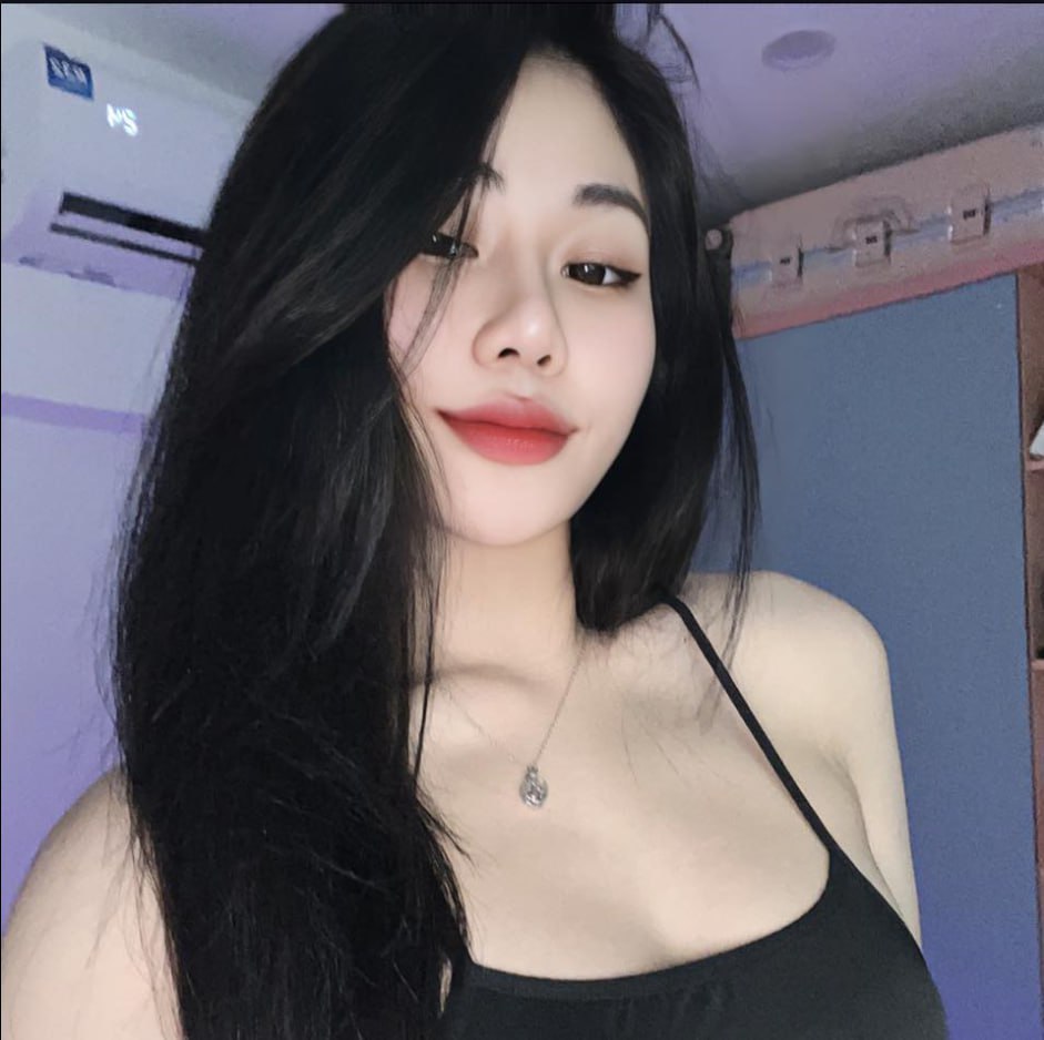 Em phải ngoan ngoãn thì anh mới ký hợp đồng